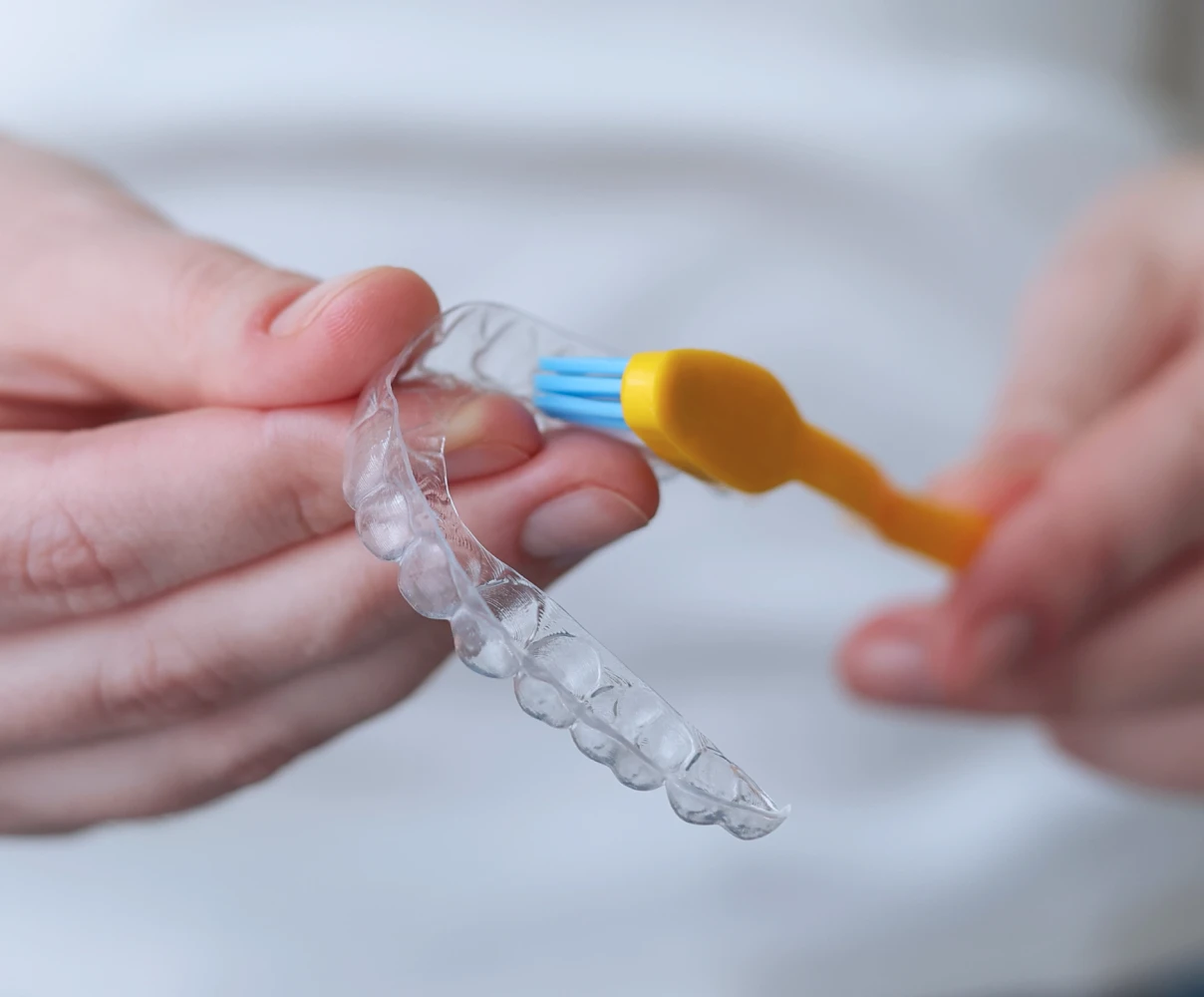 Les gouttières invisibles 2 Nettoyage d'une gouttière transparente